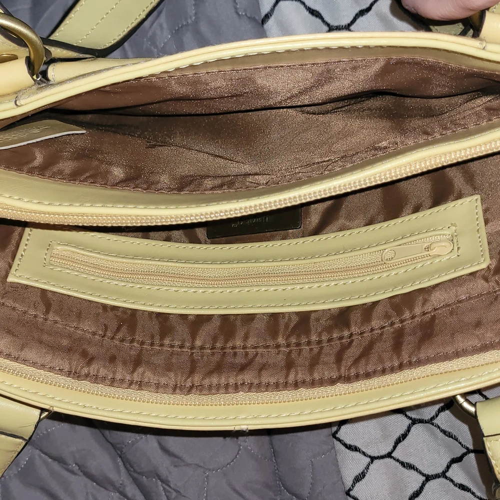 NEW Apt. 9 Yellow WOMENS Shoulder Bag Purse Glossy And PERFECT. CUTE BAG - Picture 3 of 5